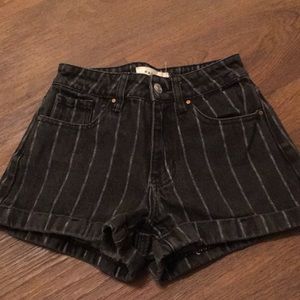 PacSun Mom short size 22 ——-> NOT 23